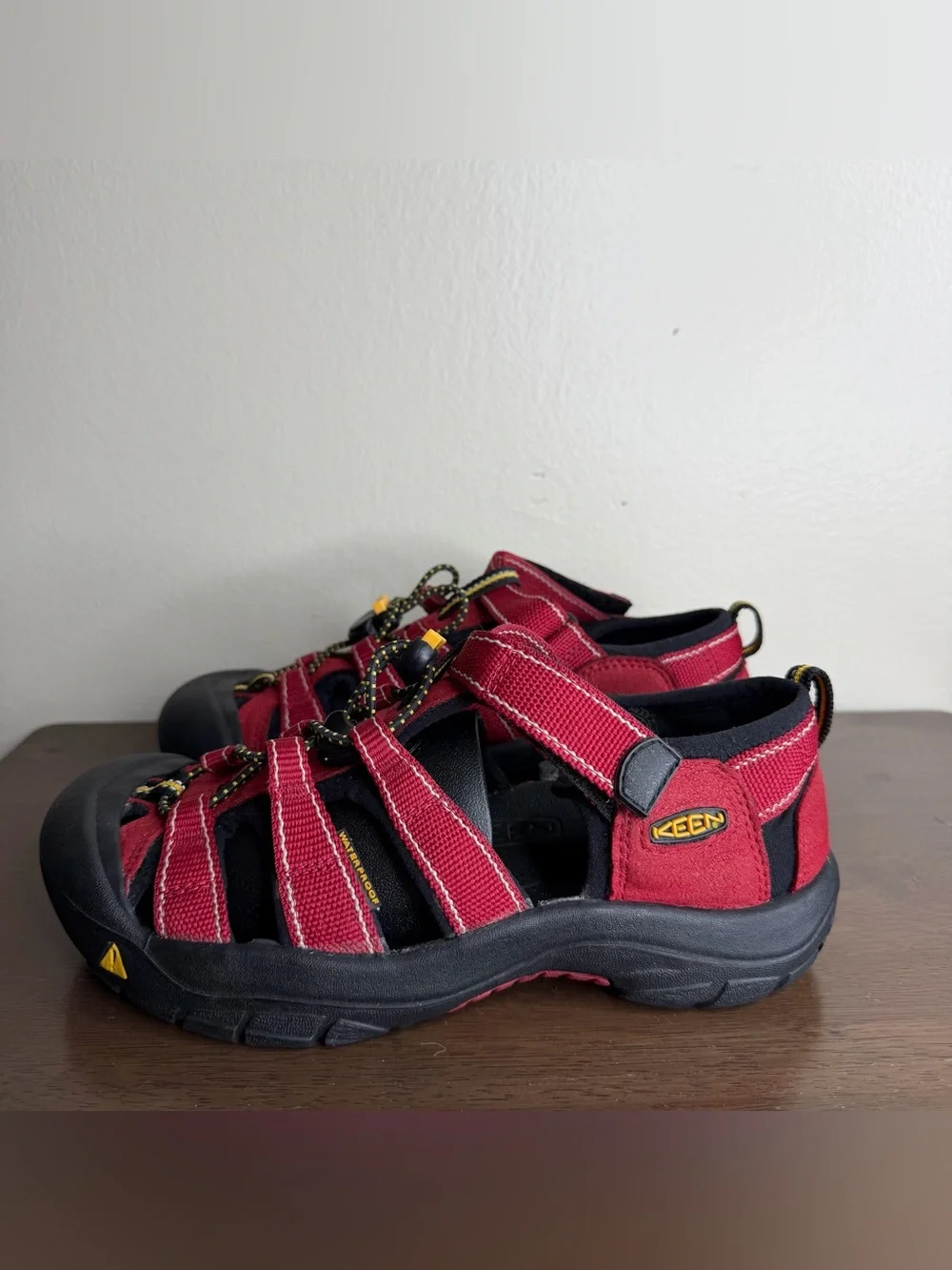 Keen Newport H2 Waterproof Red Hiking Sandals Sz 5 Kids